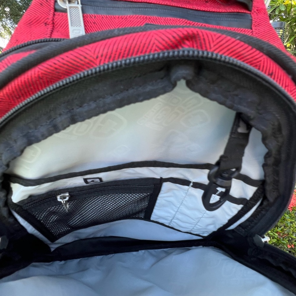 Shore Thing red/black tech backpack - Picture 5 of 13